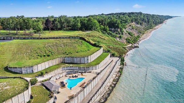615 SUL LAGO S, BENTON HARBOR, MI 49022 - Image 8a782982b2f8bb6b659b9a6e7c66f331/2284841729