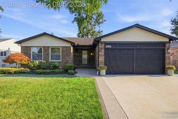 4944 PEEKSKILL DR, STERLING HEIGHTS, MI 48310 - Image 8a78a46595b59c4d3fe2b010ce3ff06b/1421646155