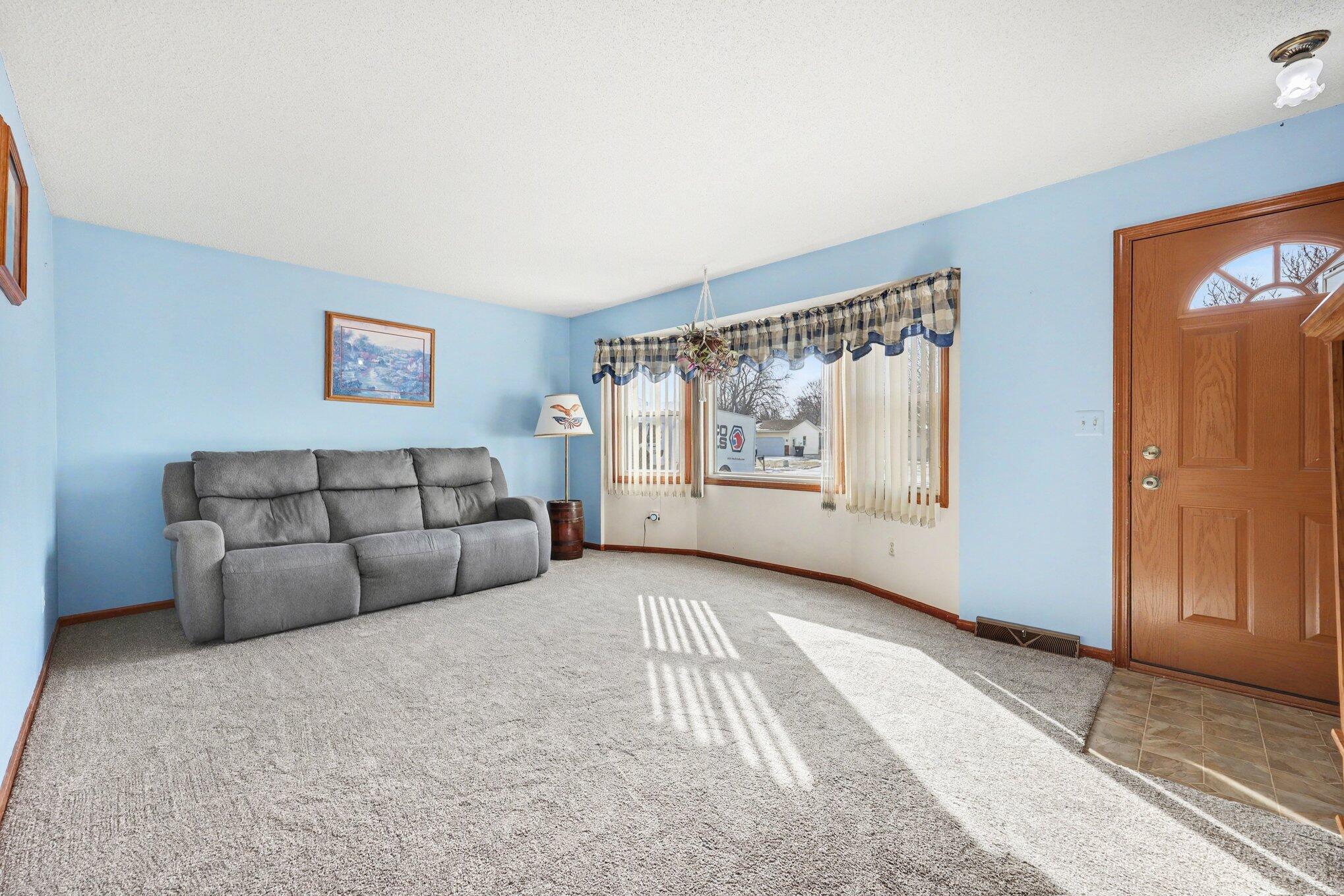 4475 Sutton Place SW