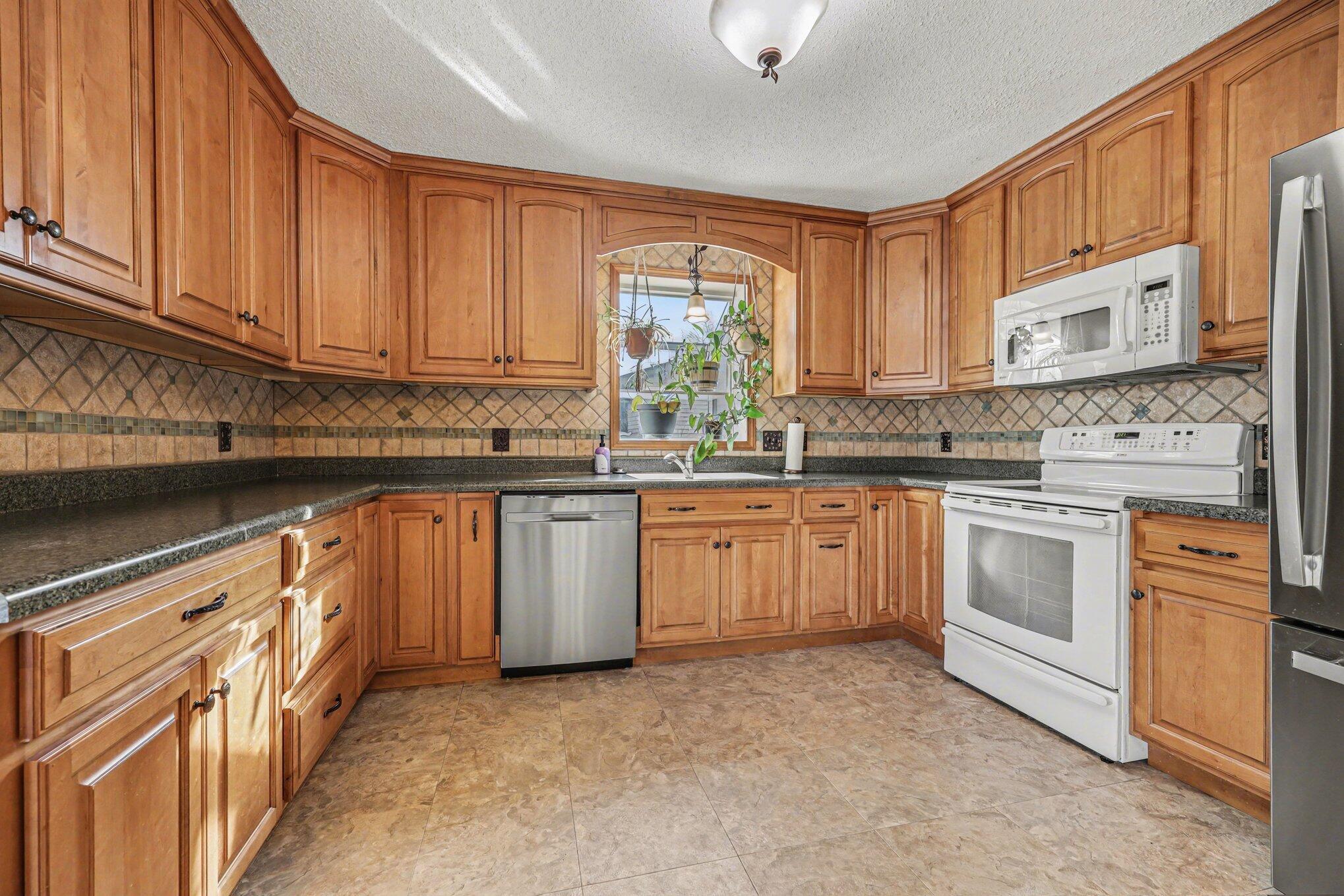 4475 Sutton Place SW