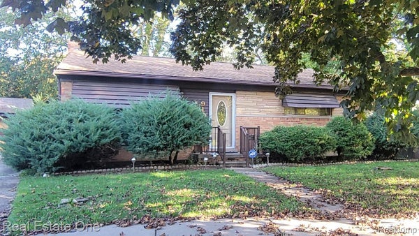 9195 SARASOTA, REDFORD, MI 48239 - Image 8a92766ea01842847f97aff47adfa4b5/3347510356