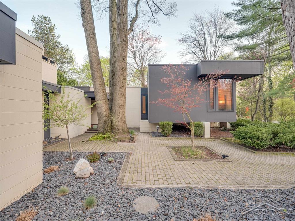 5208 Sunset Drive