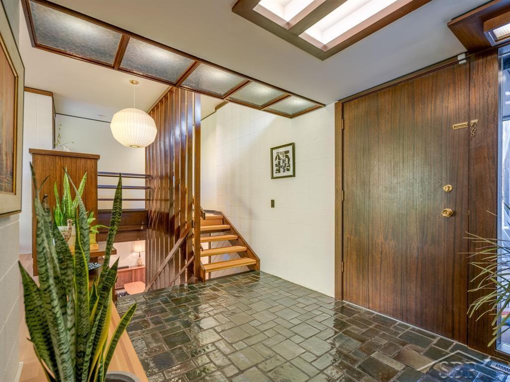5208 Sunset Drive
