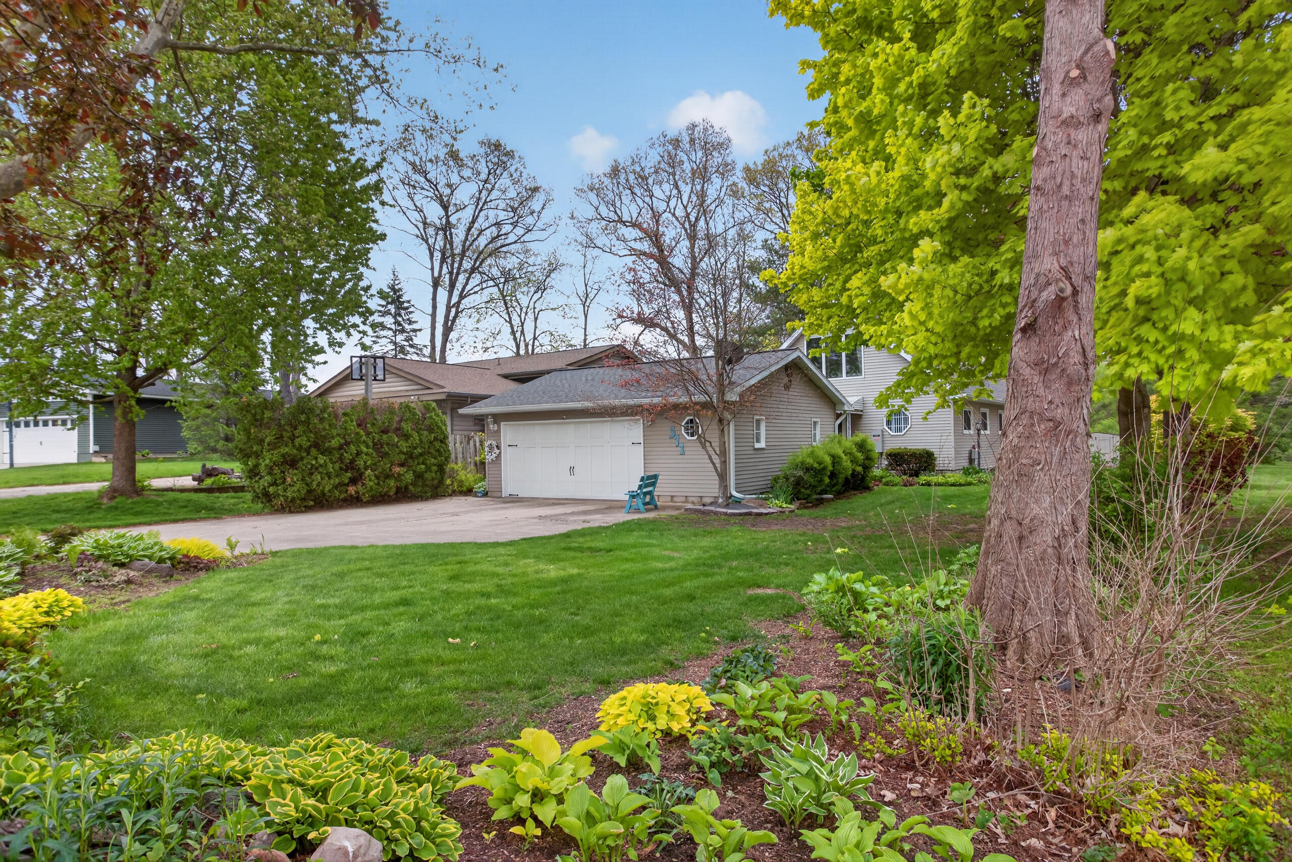 571 Acorn Trail