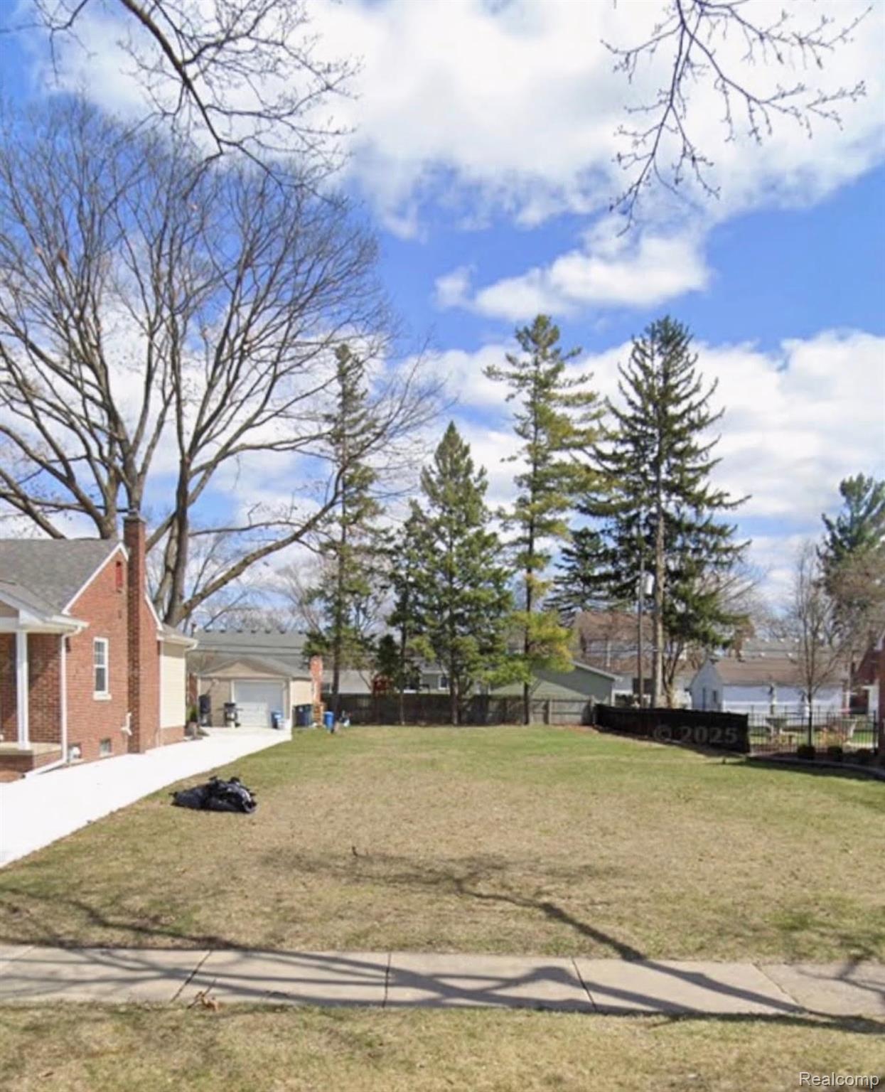 2206 N Connecticut Avenue