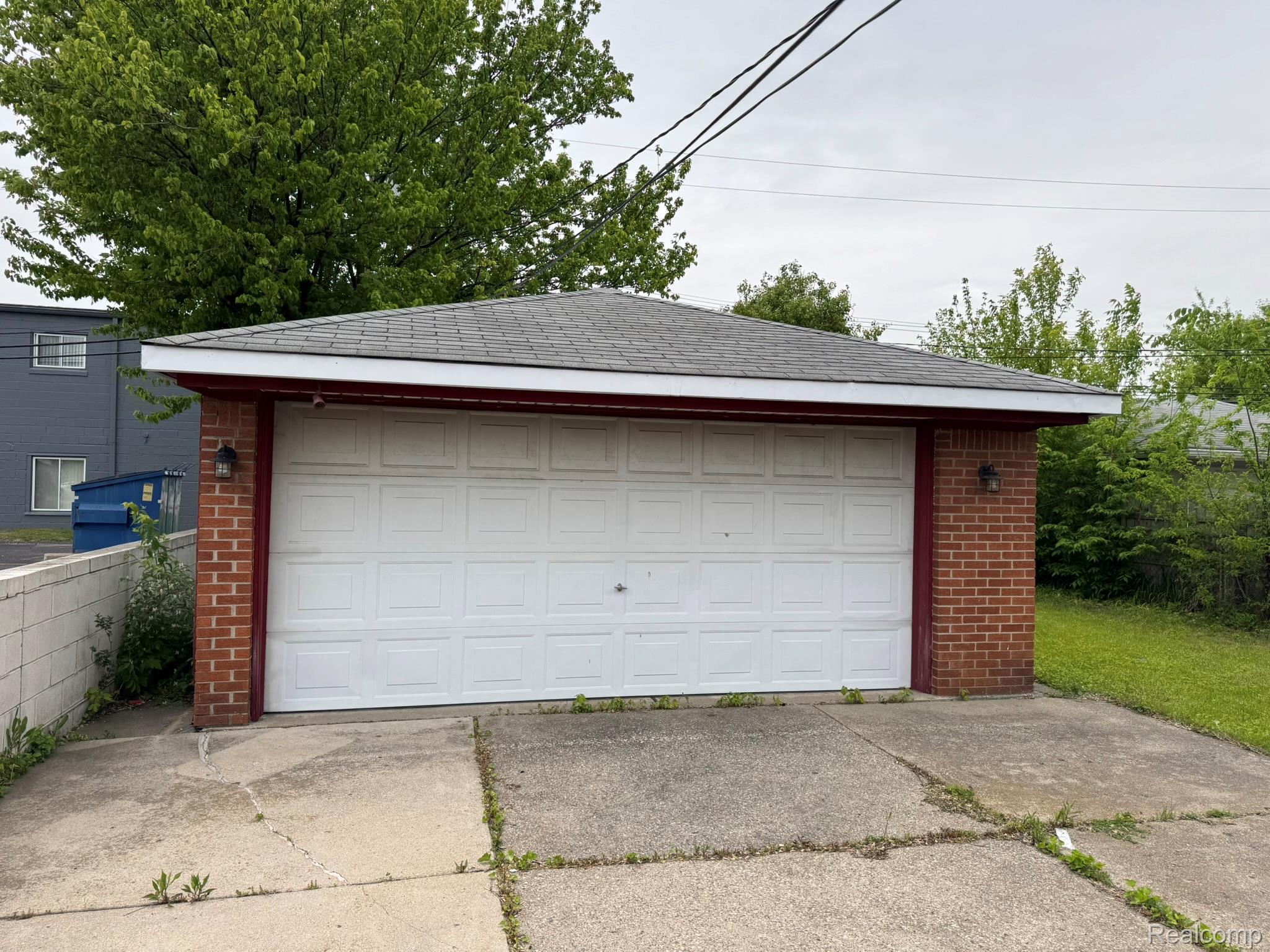 8847 WOODBINE