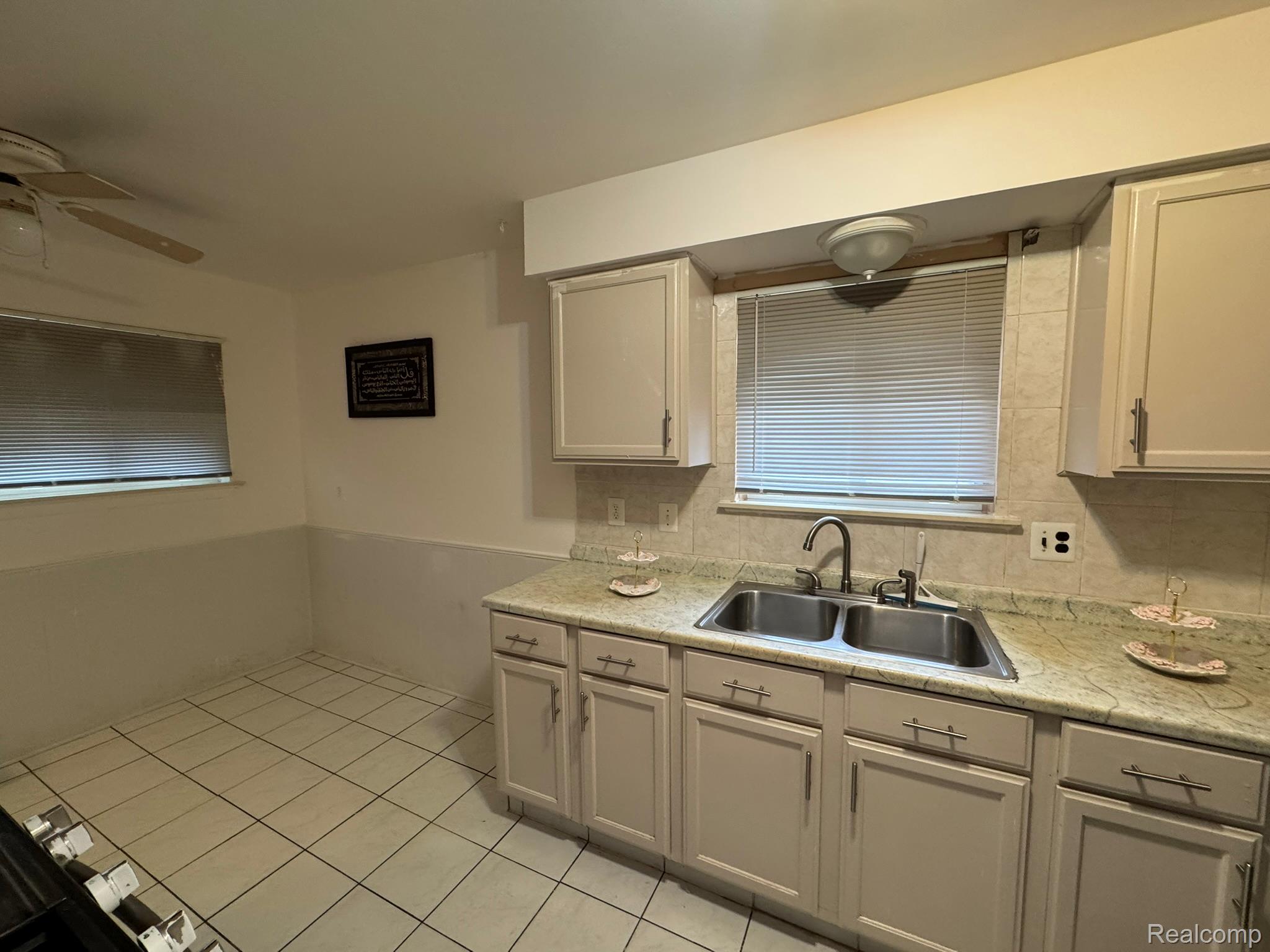 8847 WOODBINE