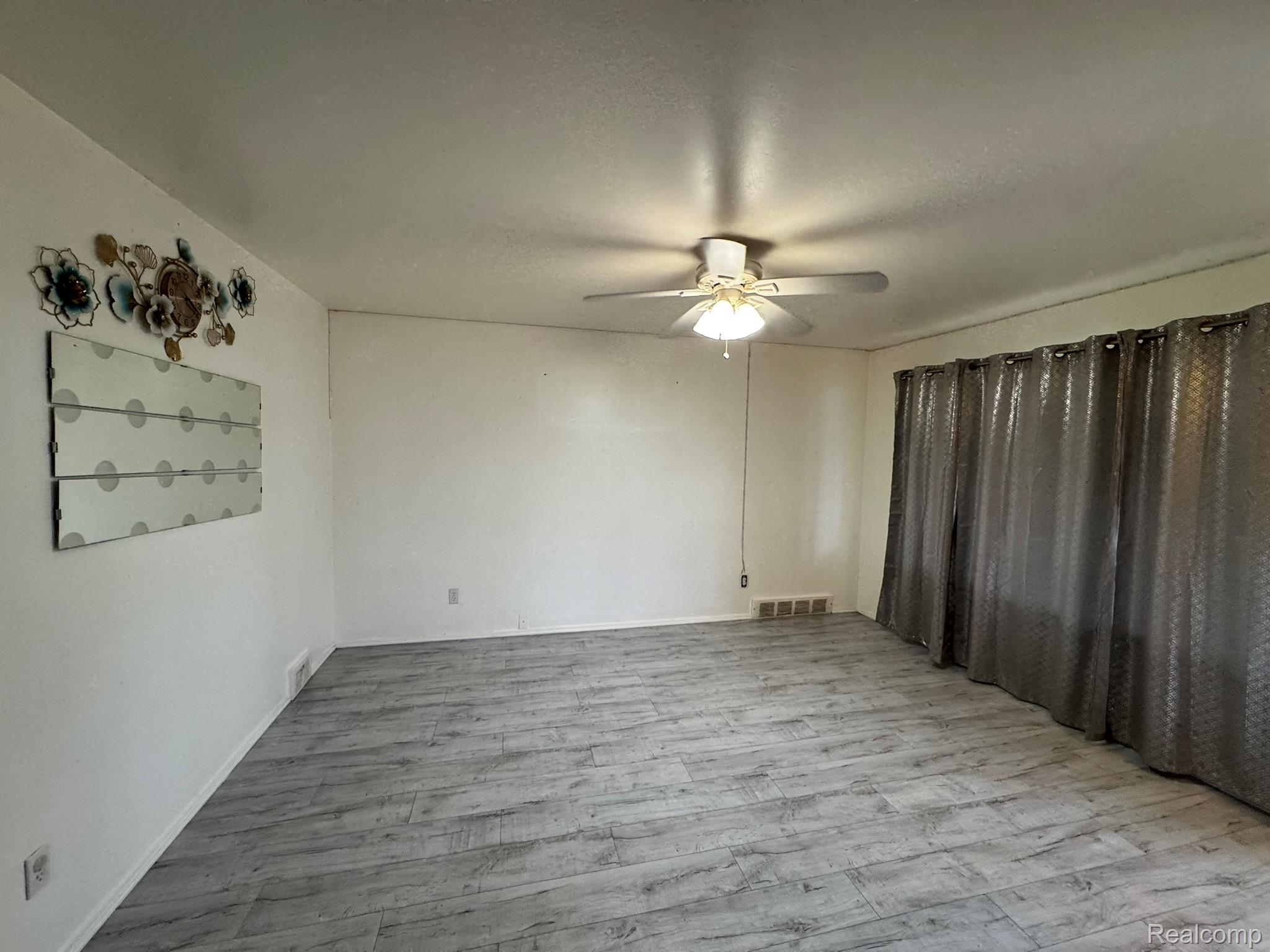 8847 WOODBINE