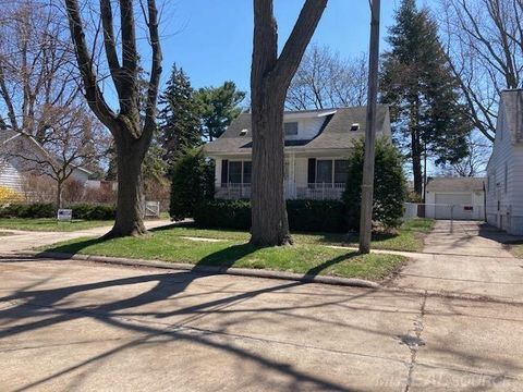8442 Central Street Center Line City MI 48015