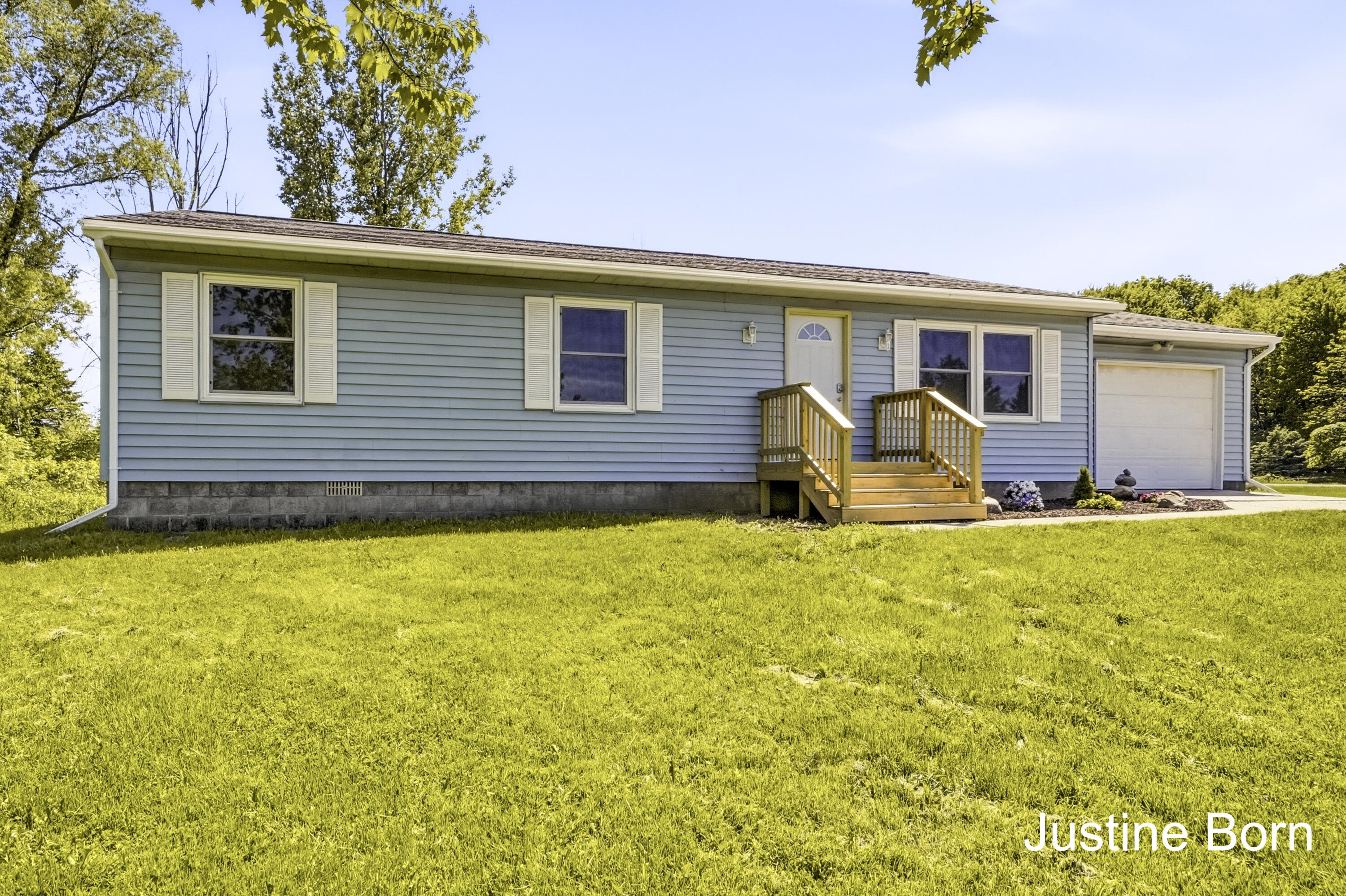 8620 11 Mile Road NE