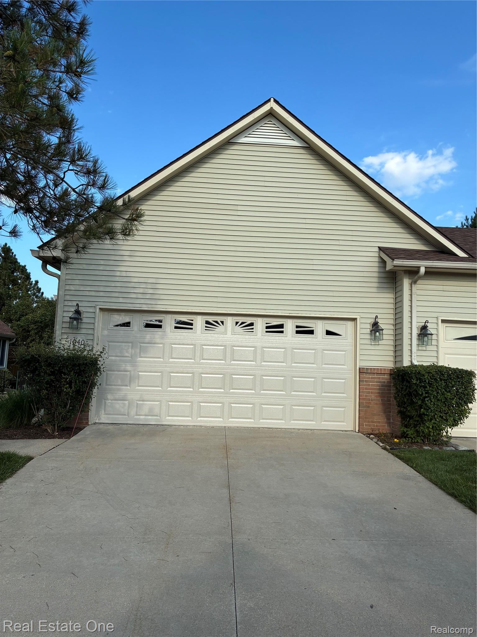 1040 Bird Song Lane Lane