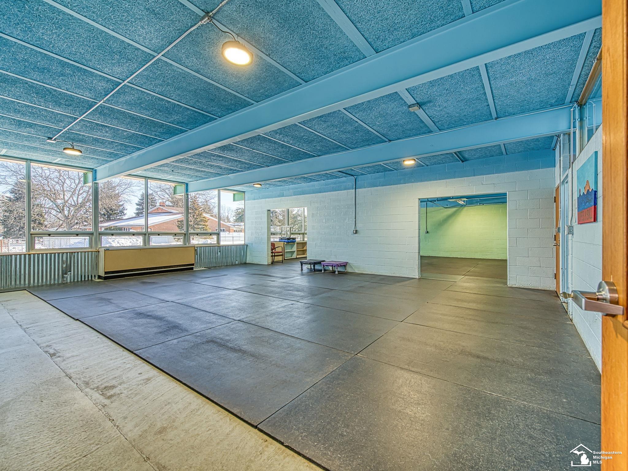 2400 N Dixie Highway