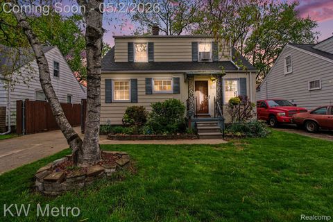 21945 Cyman Avenue Warren City MI 48091