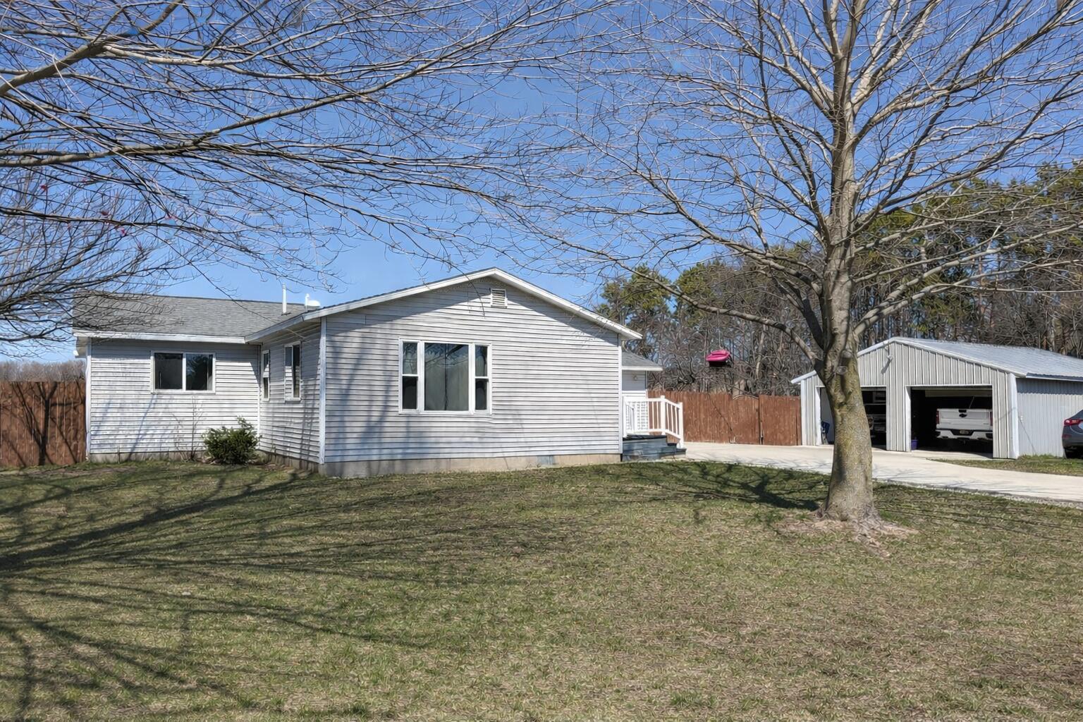 1422 E Chauvez Road
