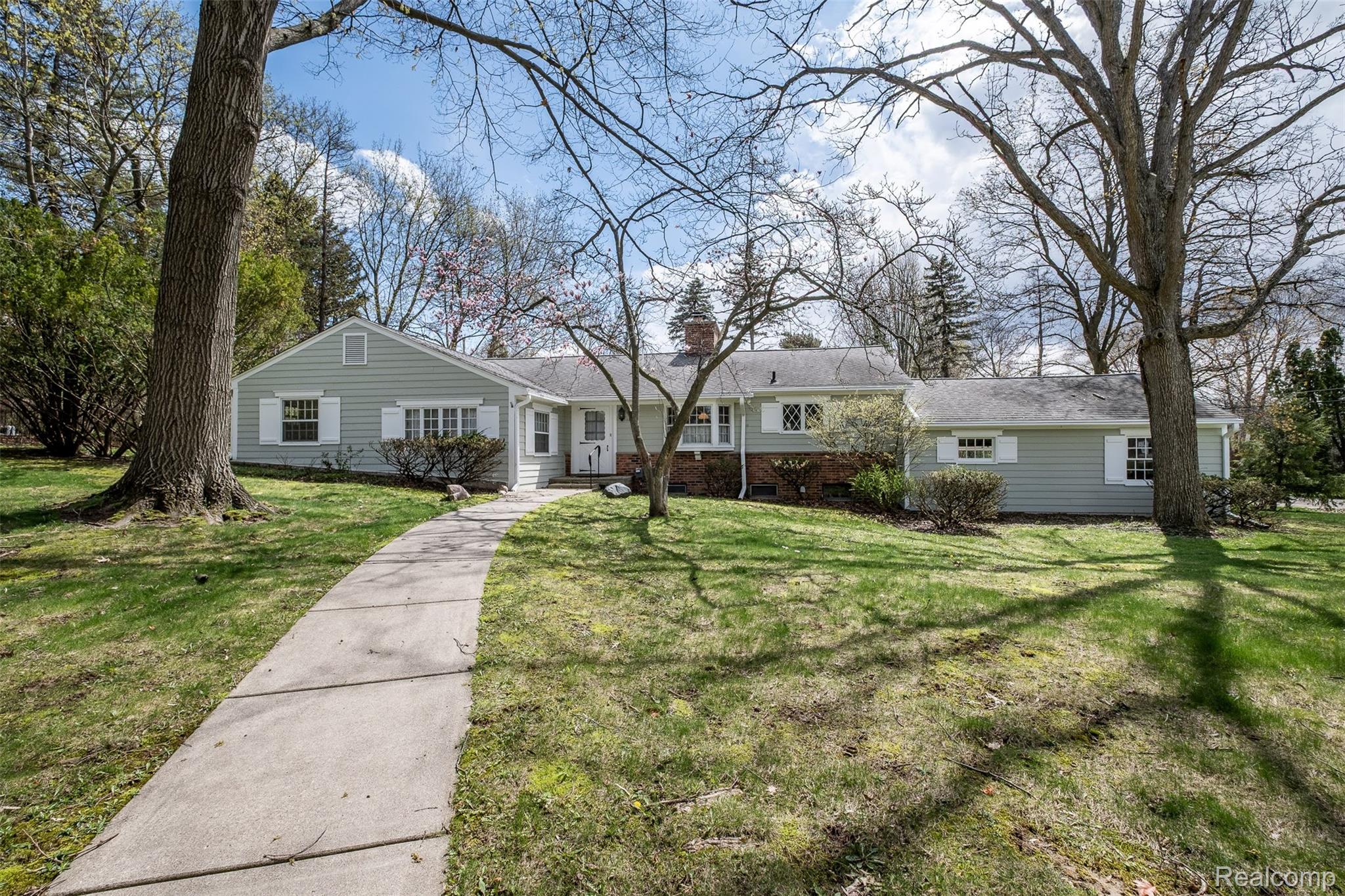 1895 West Bend Drive