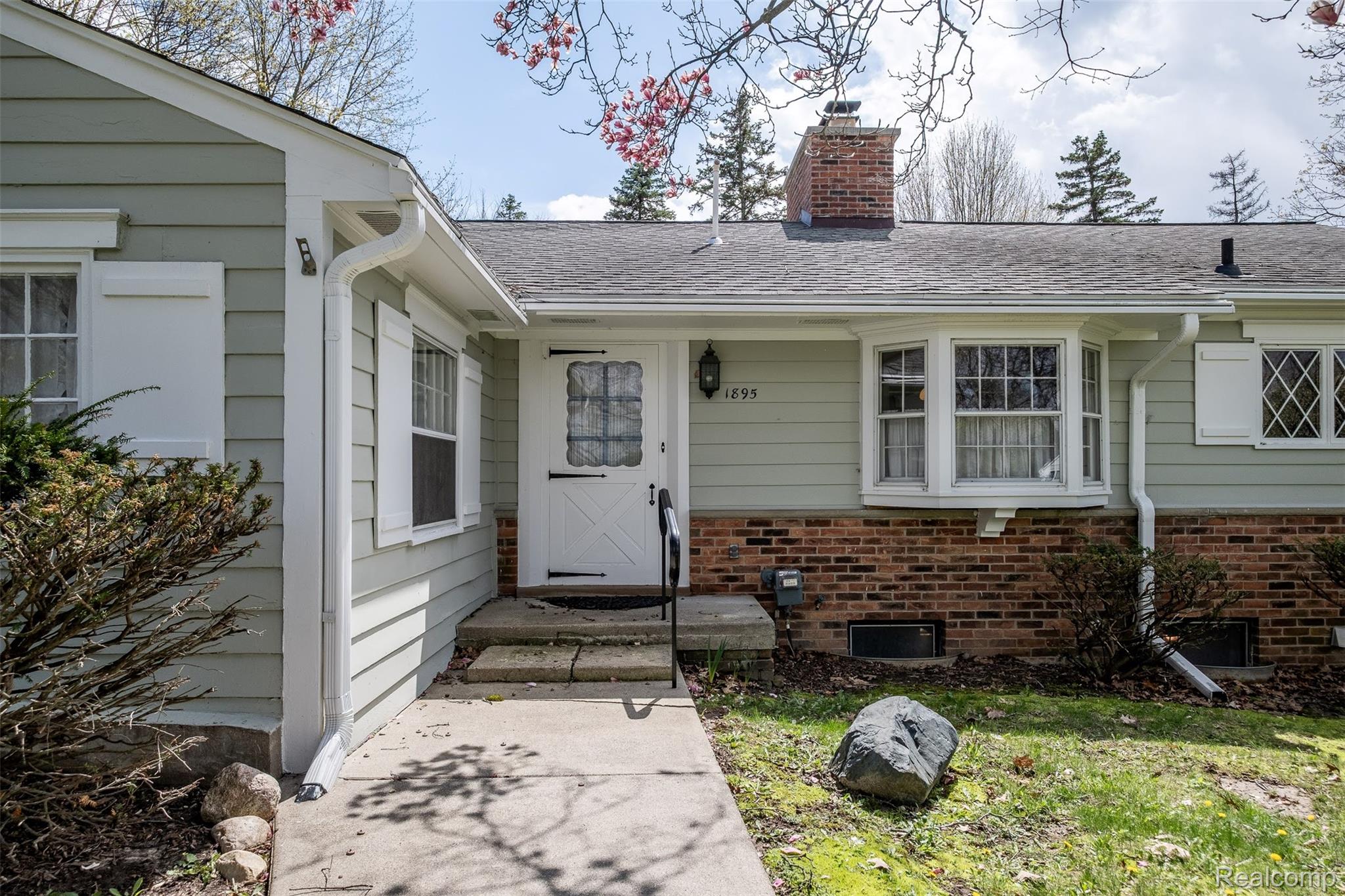 1895 West Bend Drive