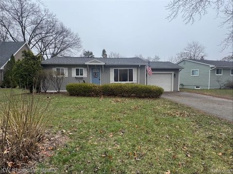 341 Rustic Circle White Lake Charter Township MI 48386