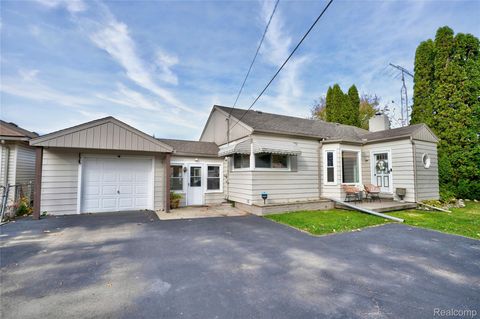 3413 Blue Lake Drive Genesee Charter Township MI 48506