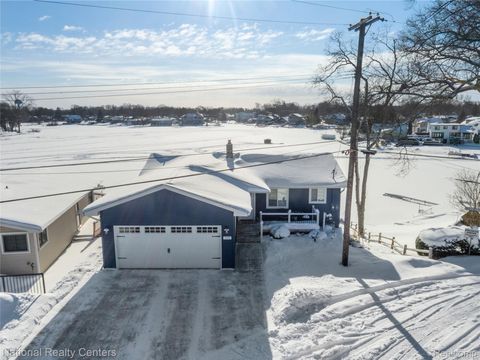 3930 Lamont Drive Waterford Charter Township MI 48329