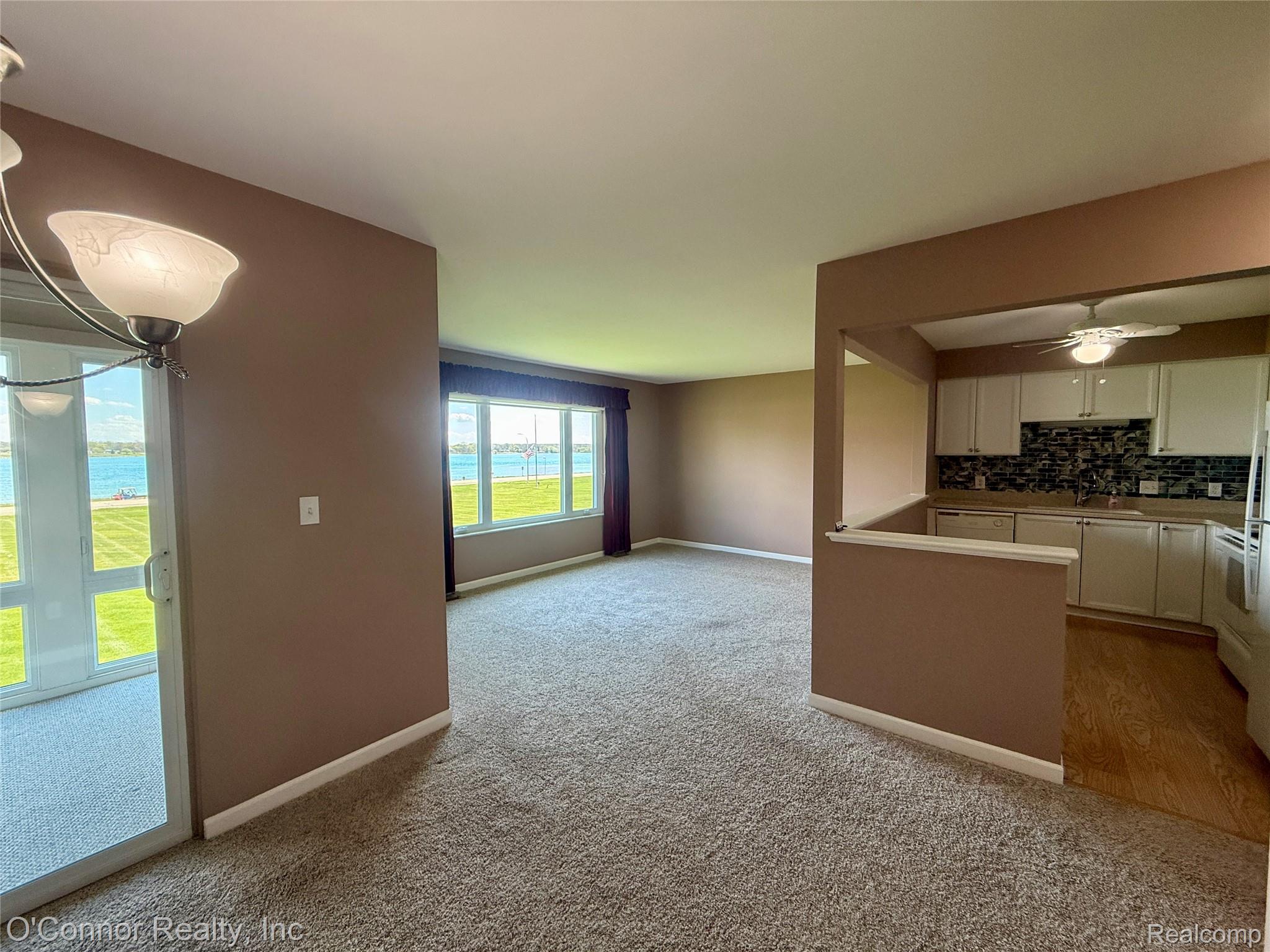 1660 River Road 19