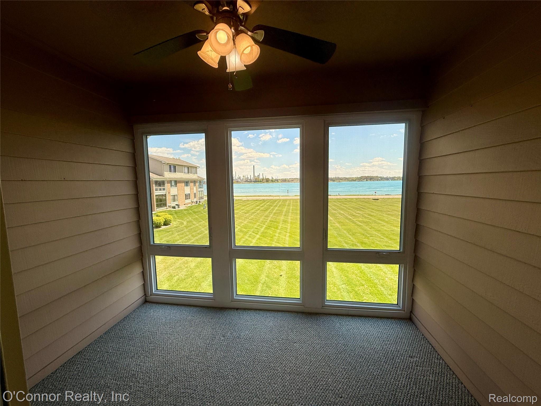 1660 River Road 19
