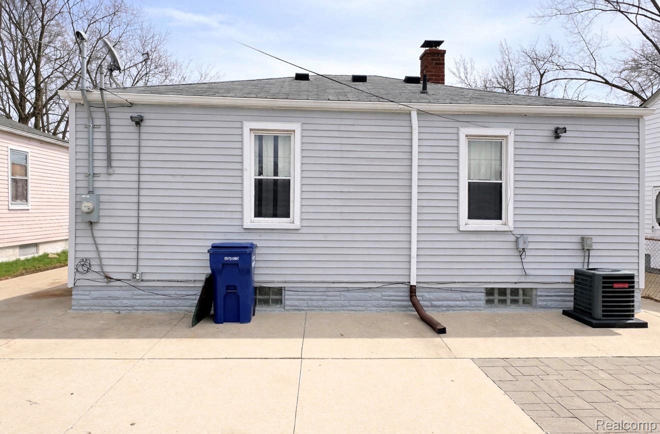 1282 Applewood Avenue