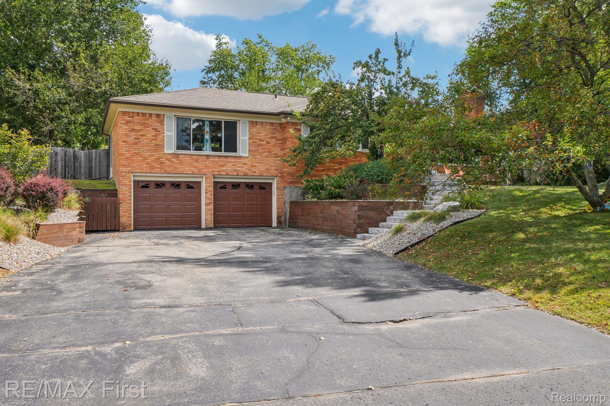 6024 Overlook
