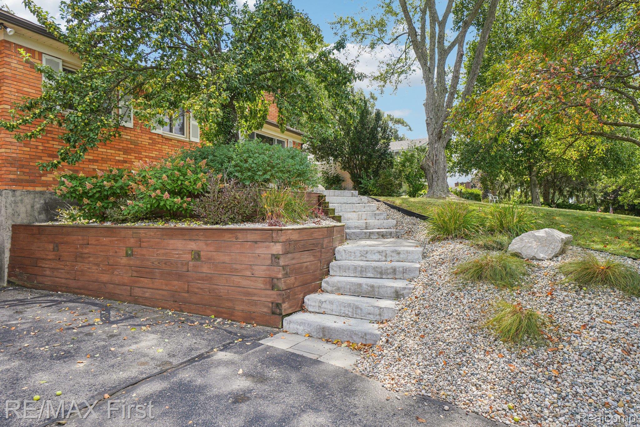 6024 Overlook