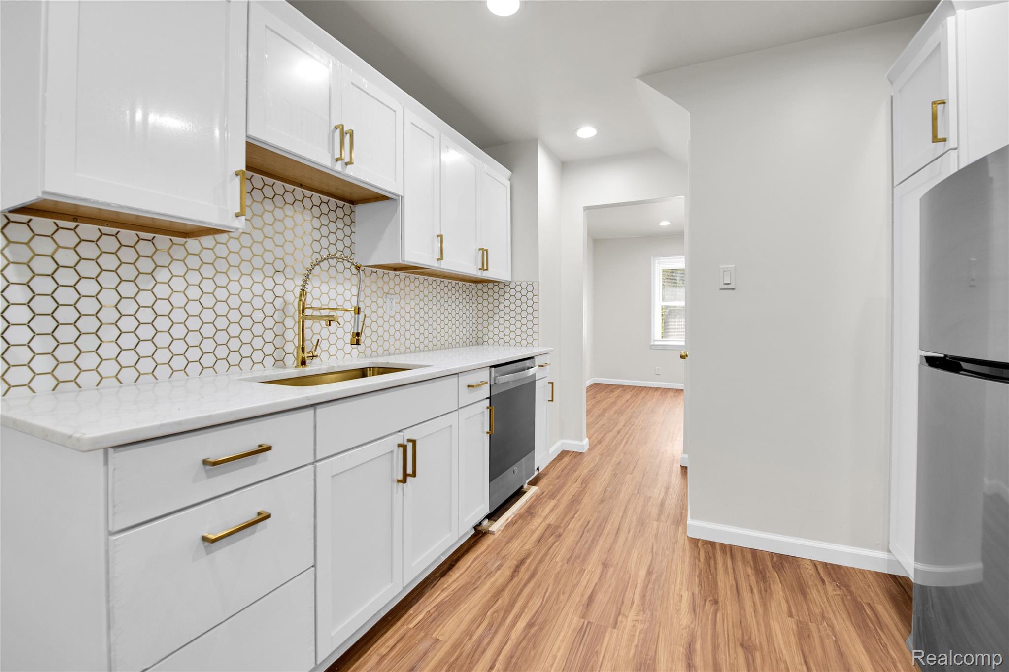 17173 Ontario Street