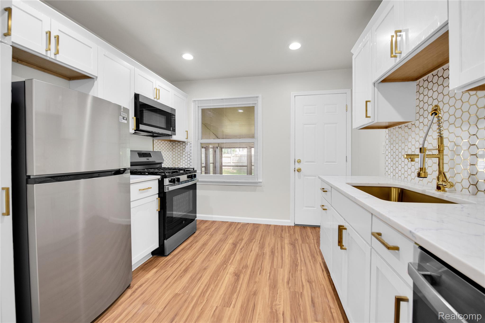 17173 Ontario Street