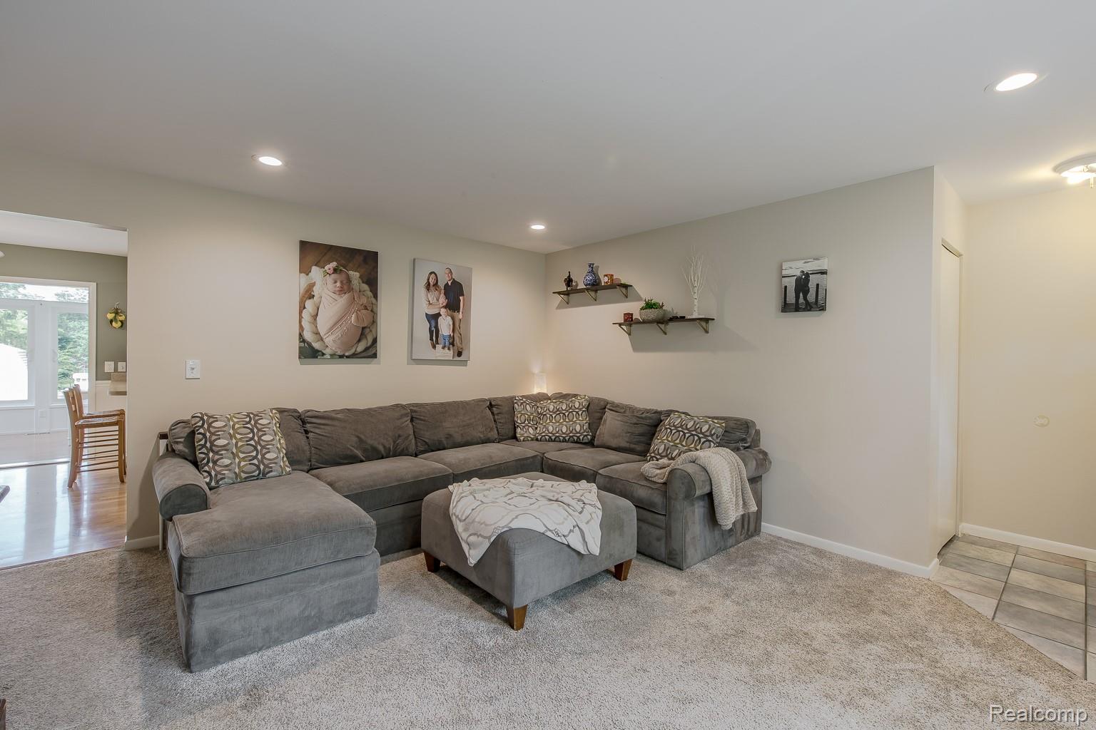 880 Joslyn Road