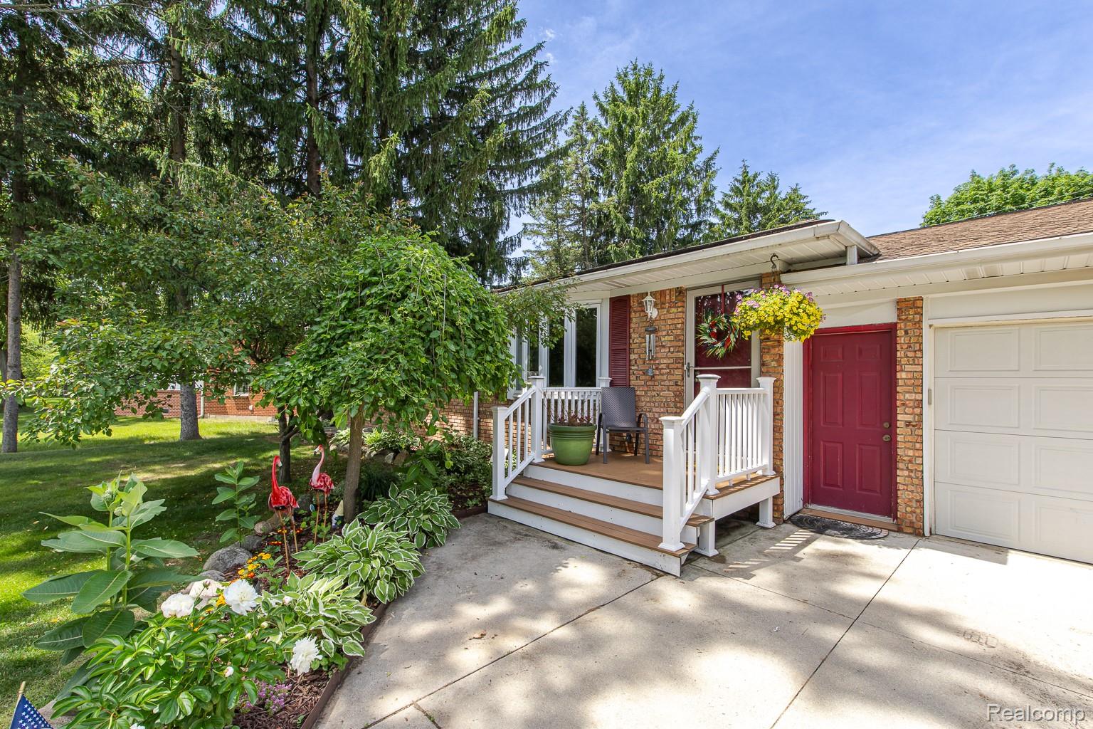 880 Joslyn Road
