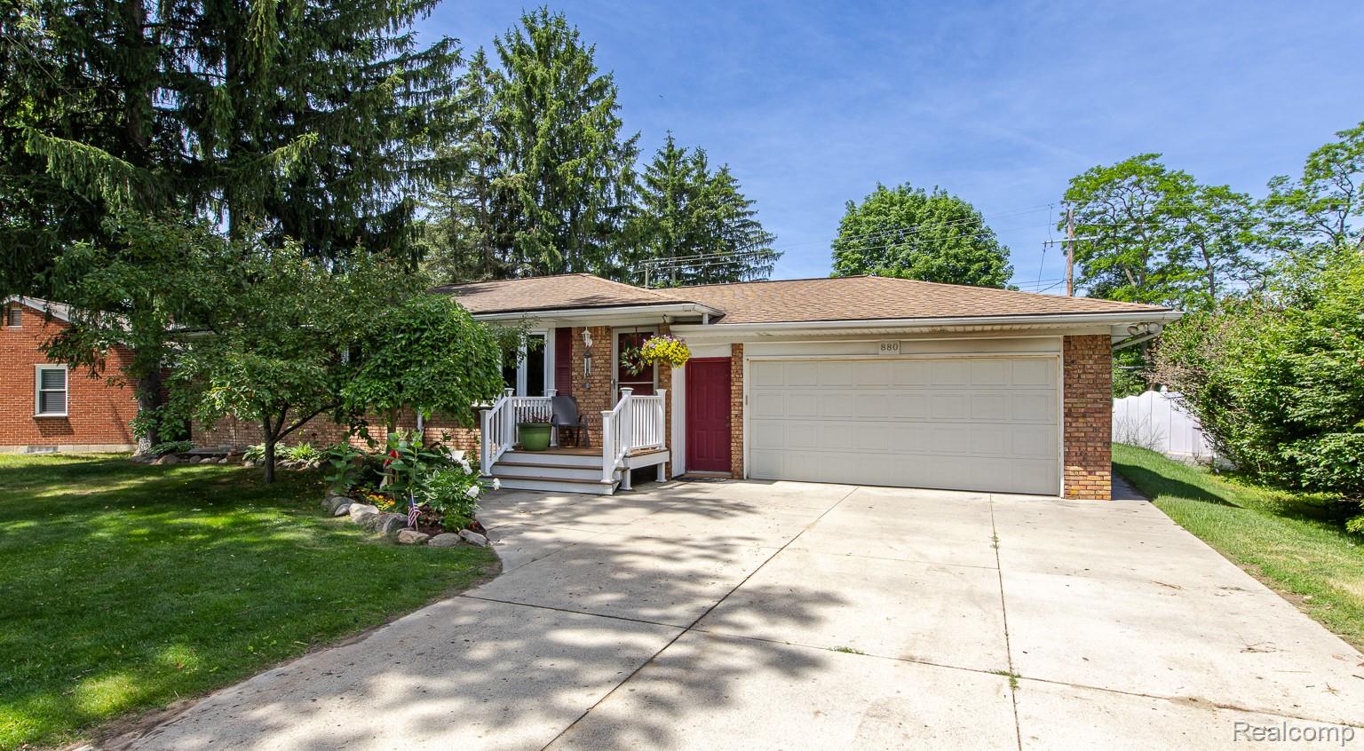 880 Joslyn Road