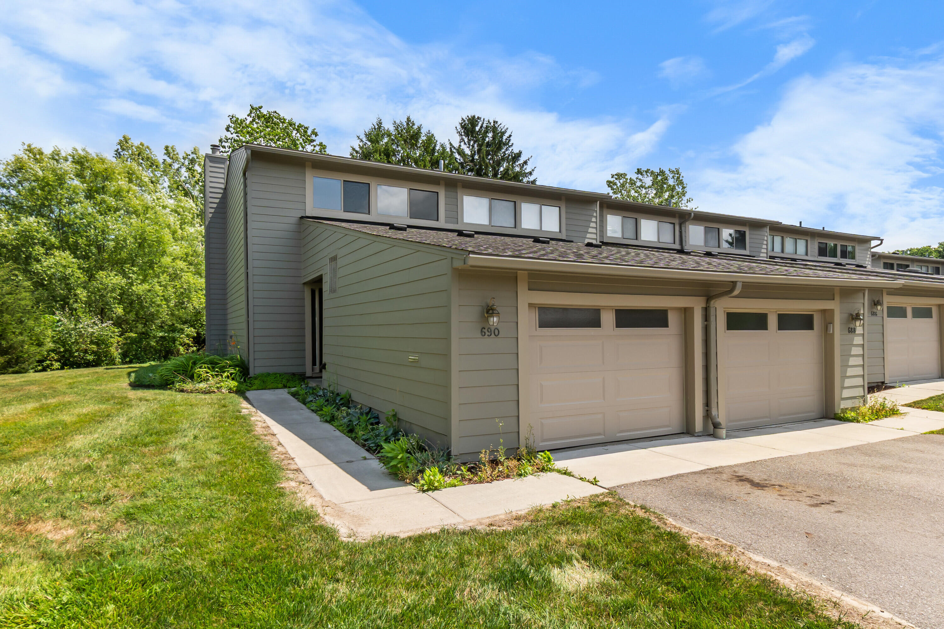 690 Peninsula Court