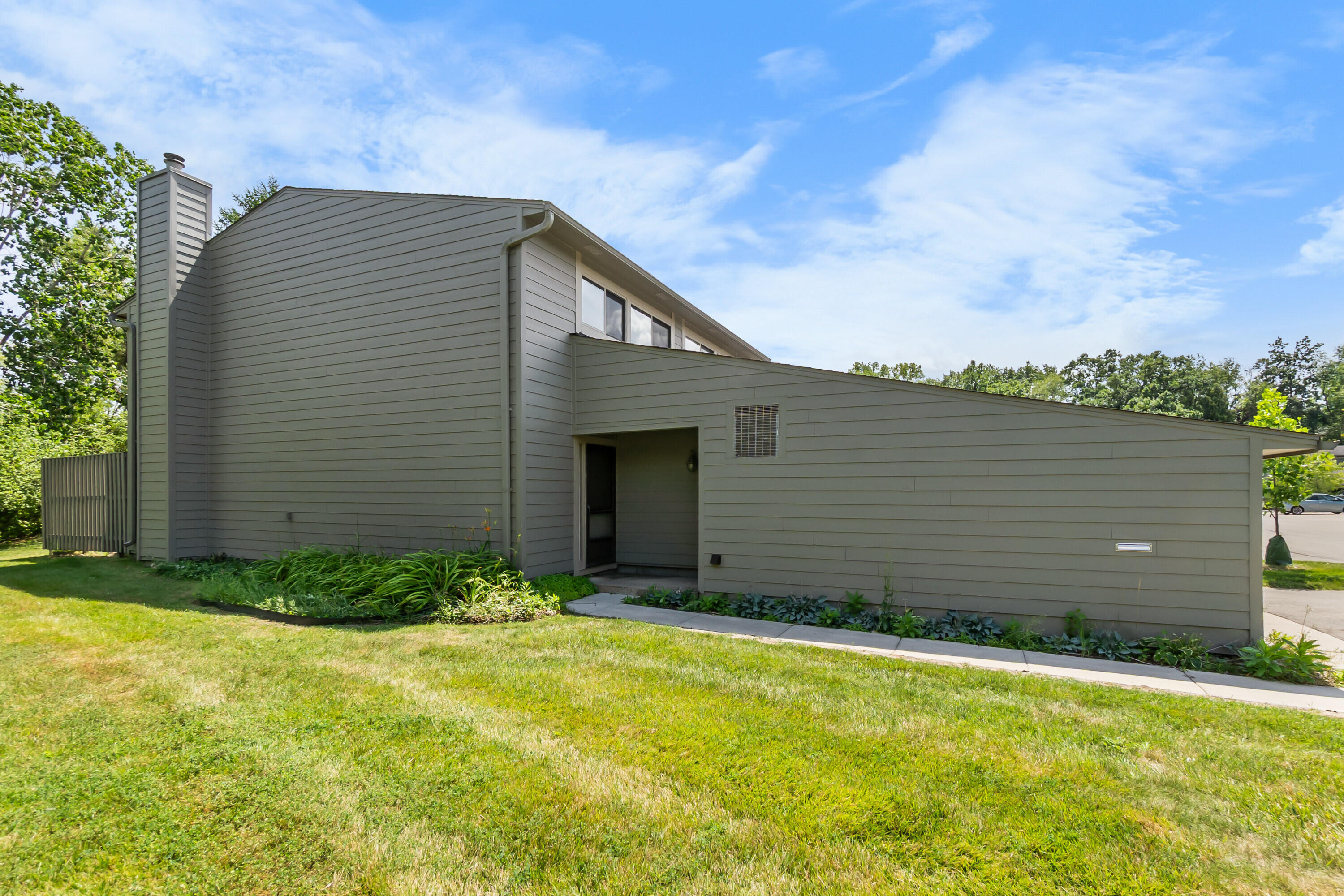 690 Peninsula Court