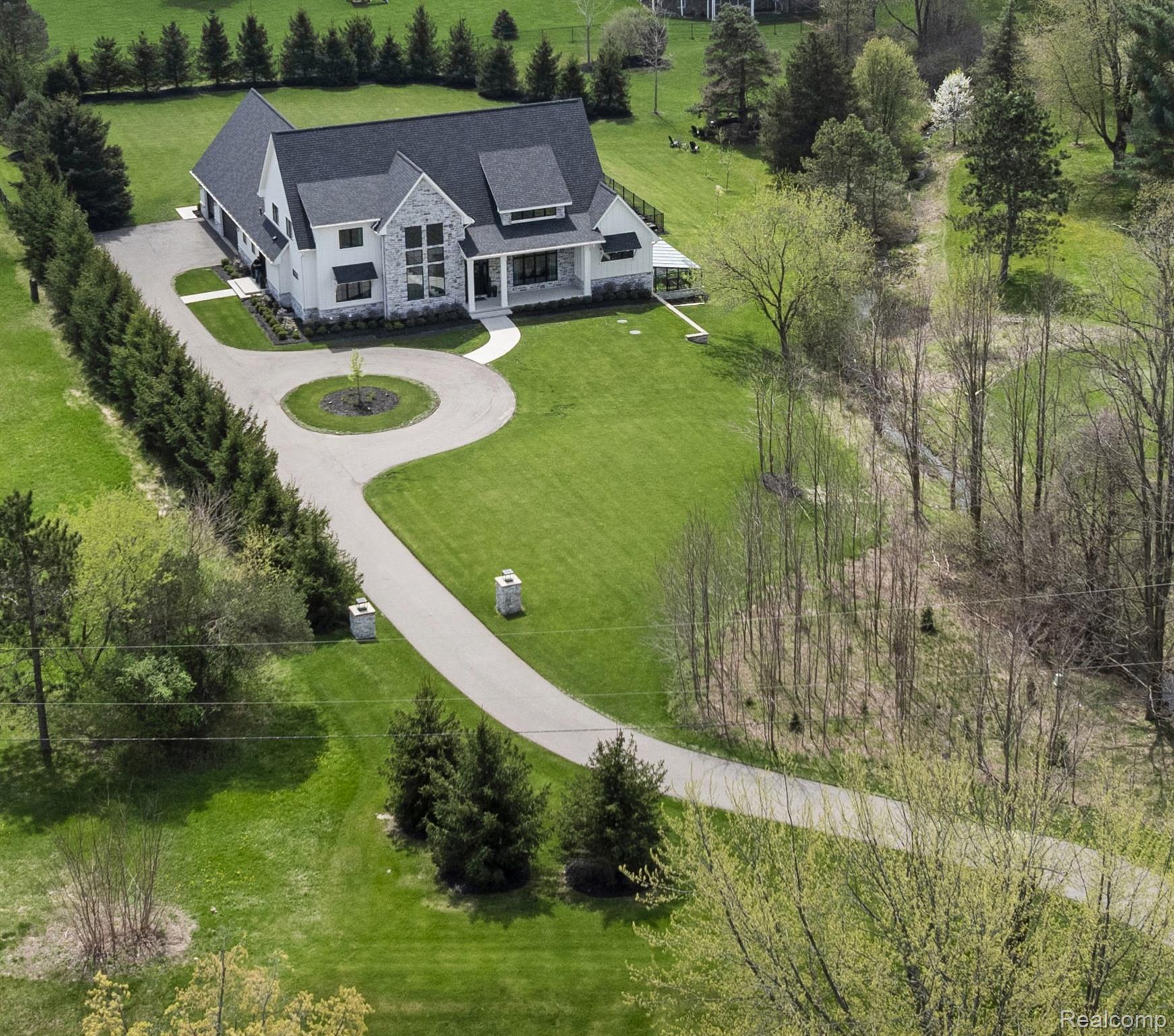 8439 Holcomb Road