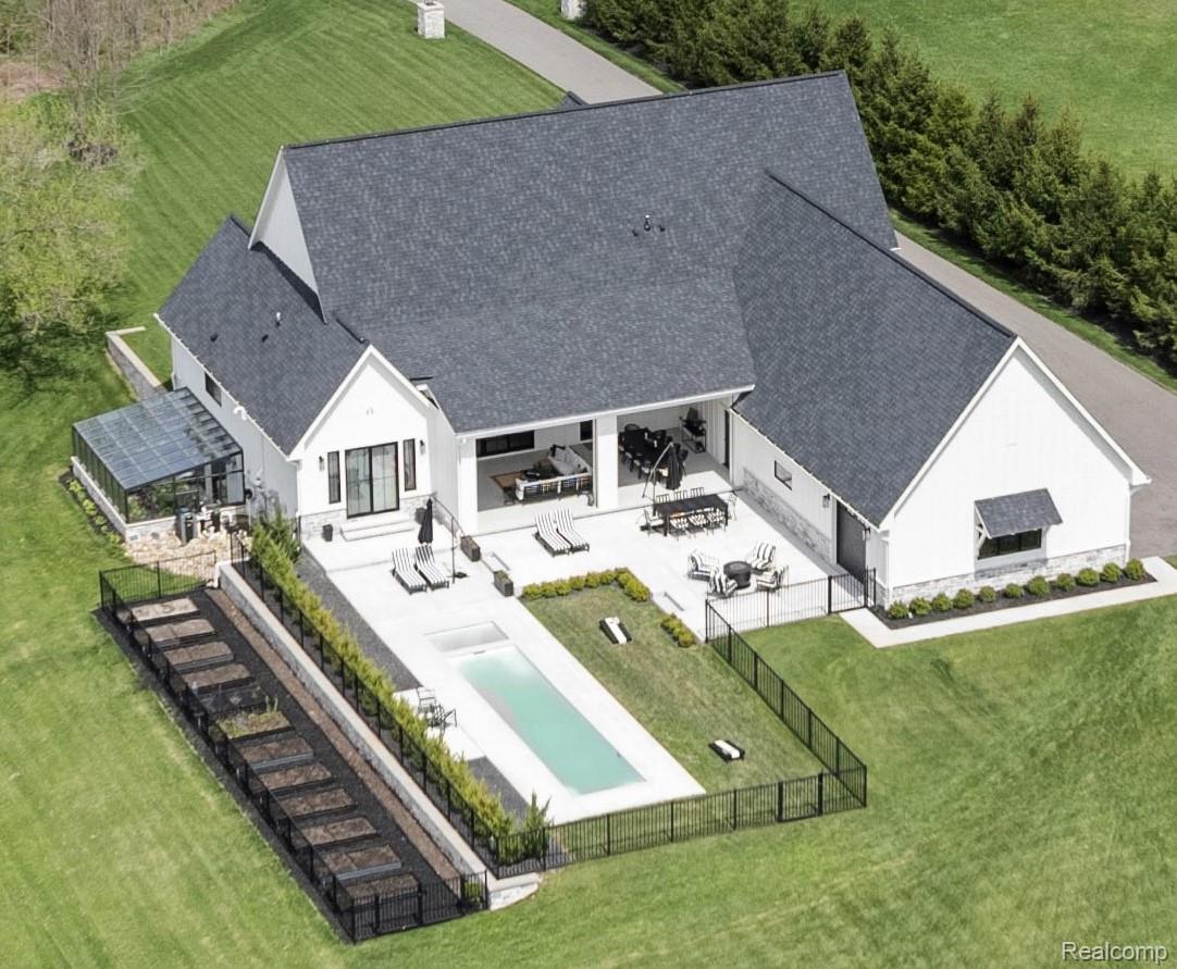 8439 Holcomb Road