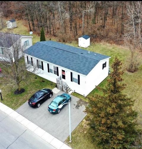 Photo of 445 Chinkapin Rill, Oxford Charter Township, MI 48371 (MLS # 20251028399)