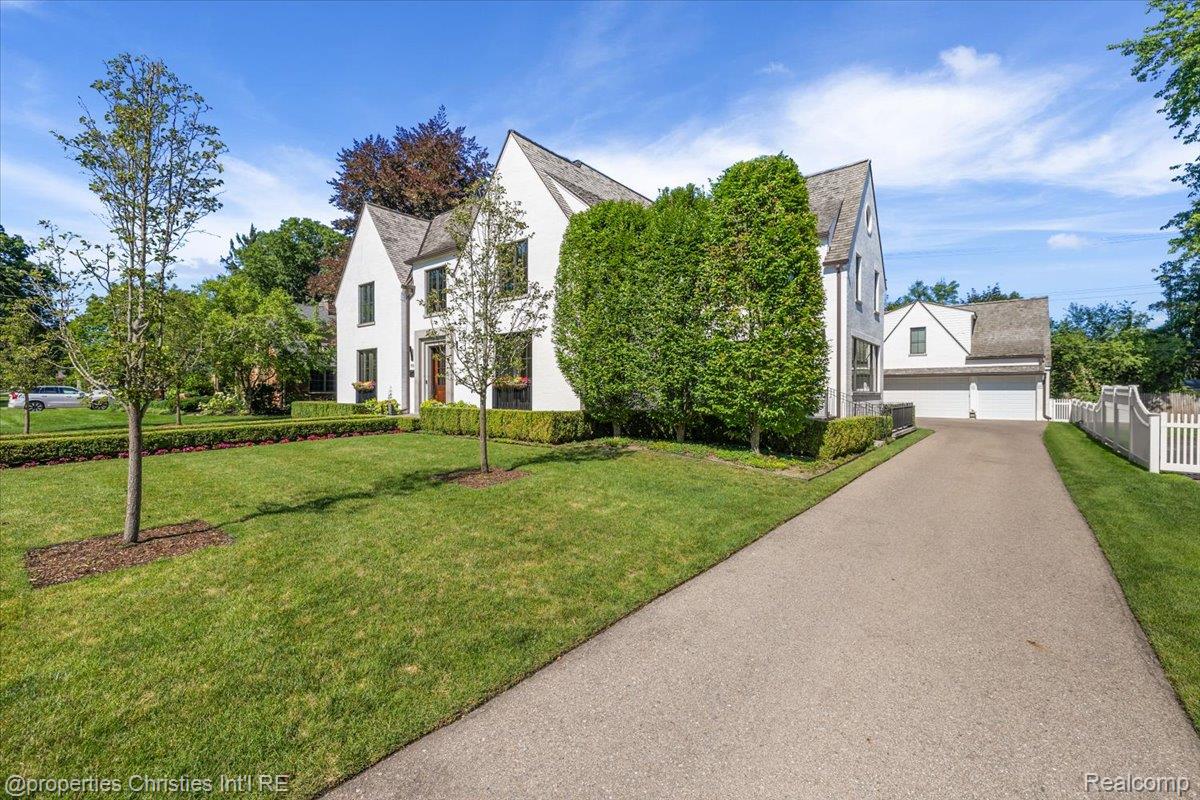 956 Westwood Drive