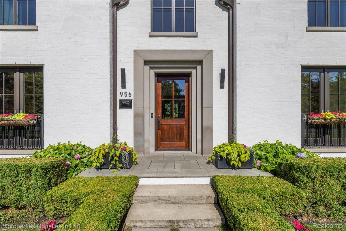 956 Westwood Drive