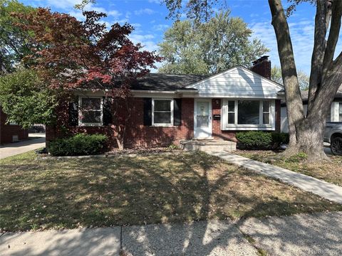 21315 Prestwick Avenue Harper Woods City MI 48225