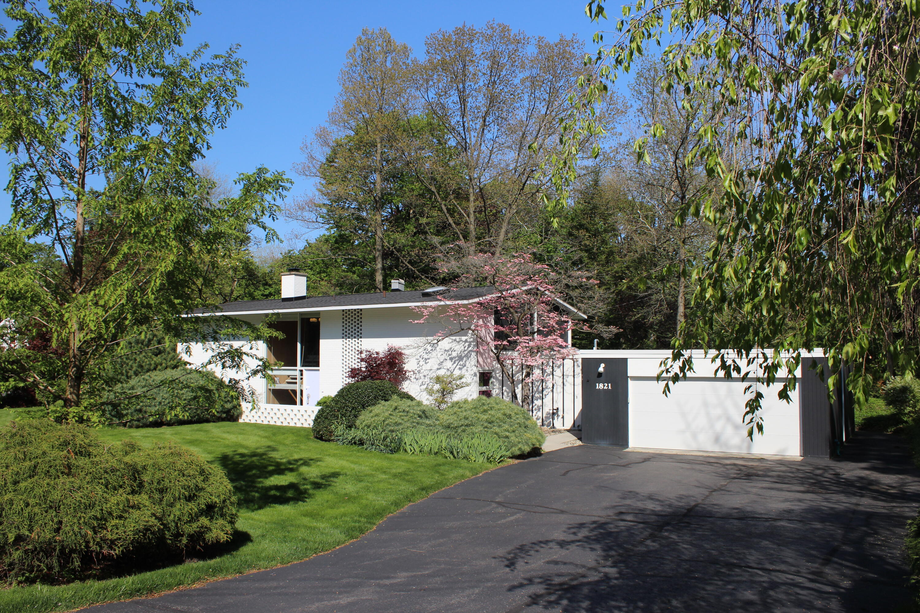 1821 Sheridan Drive