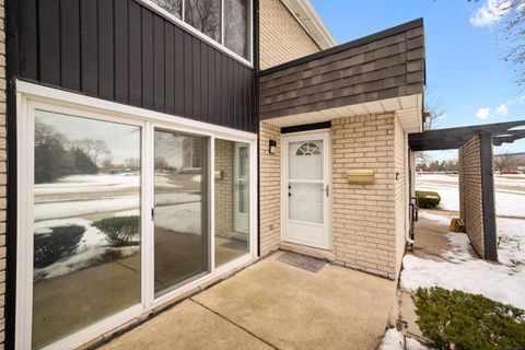 8201 Kennedy #3 Circle Warren City MI 48093