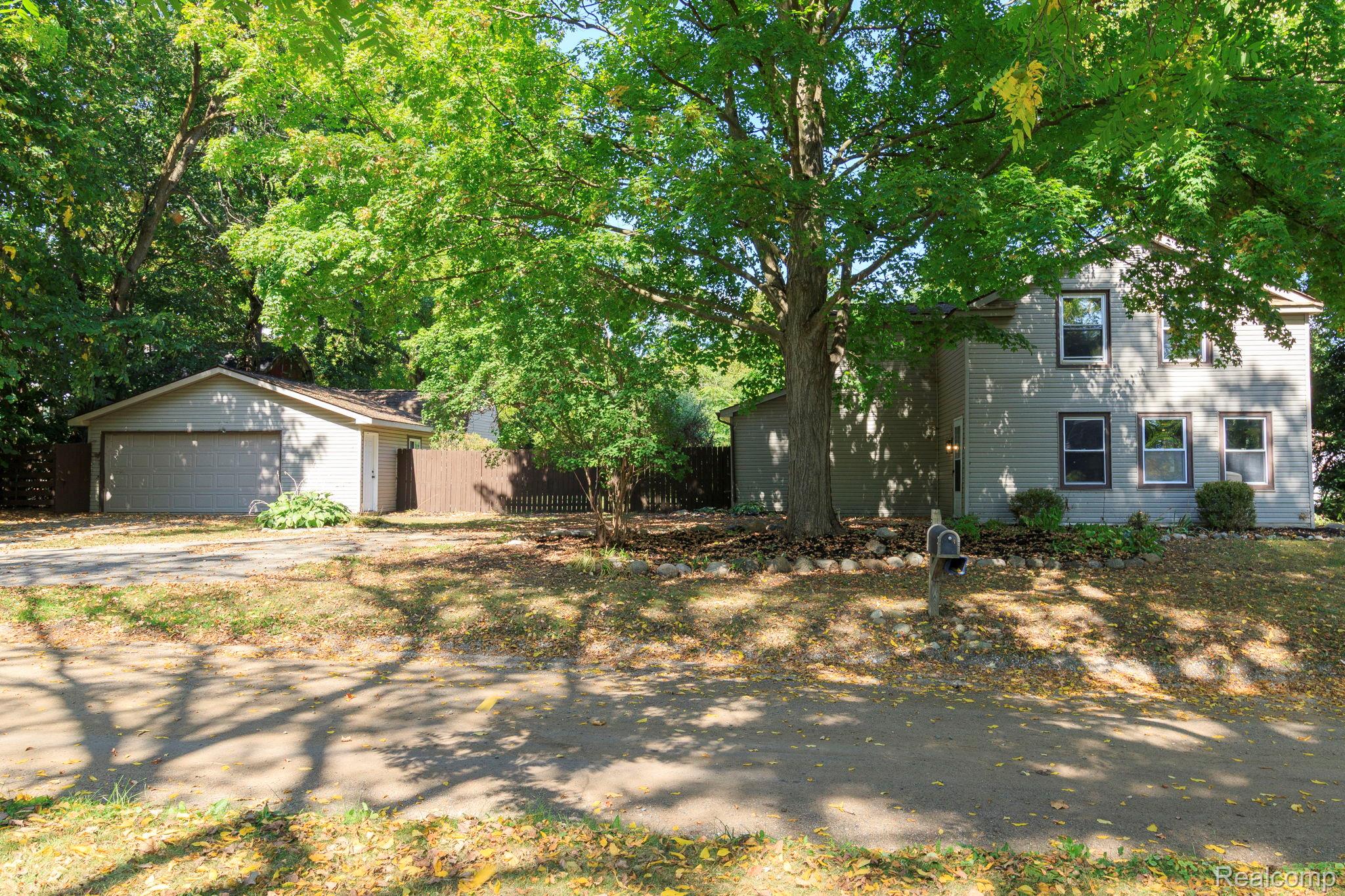 716 COMMERCIAL Street