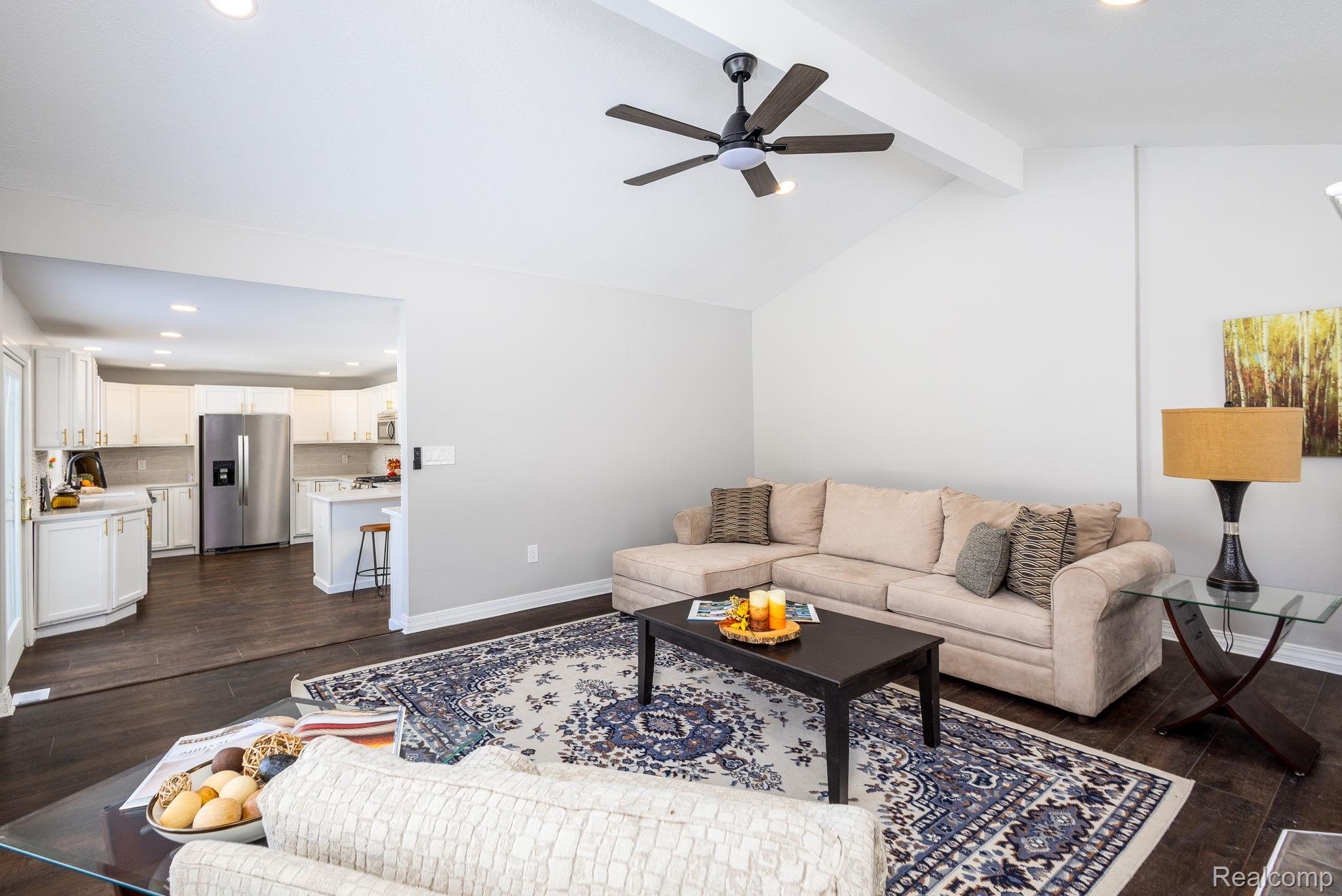 716 COMMERCIAL Street