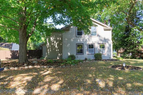 716 COMMERCIAL Street Commerce Charter Township MI 48382