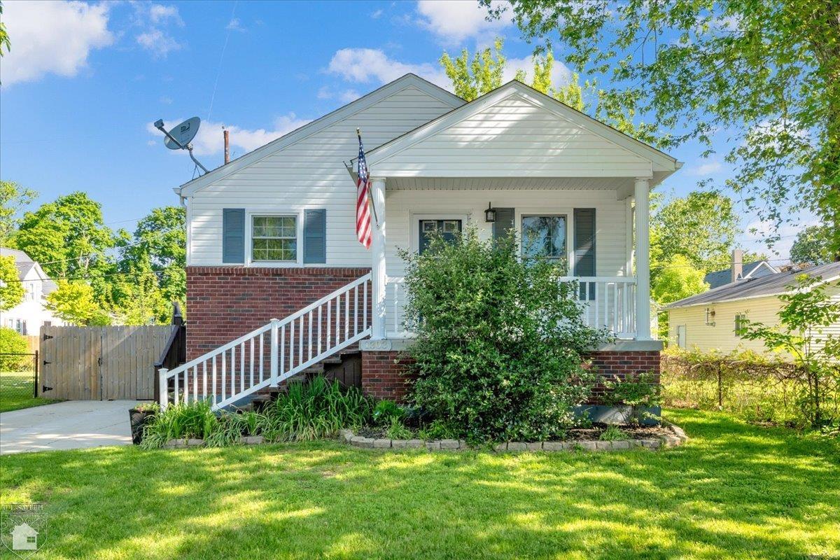 1303 Russel Court
