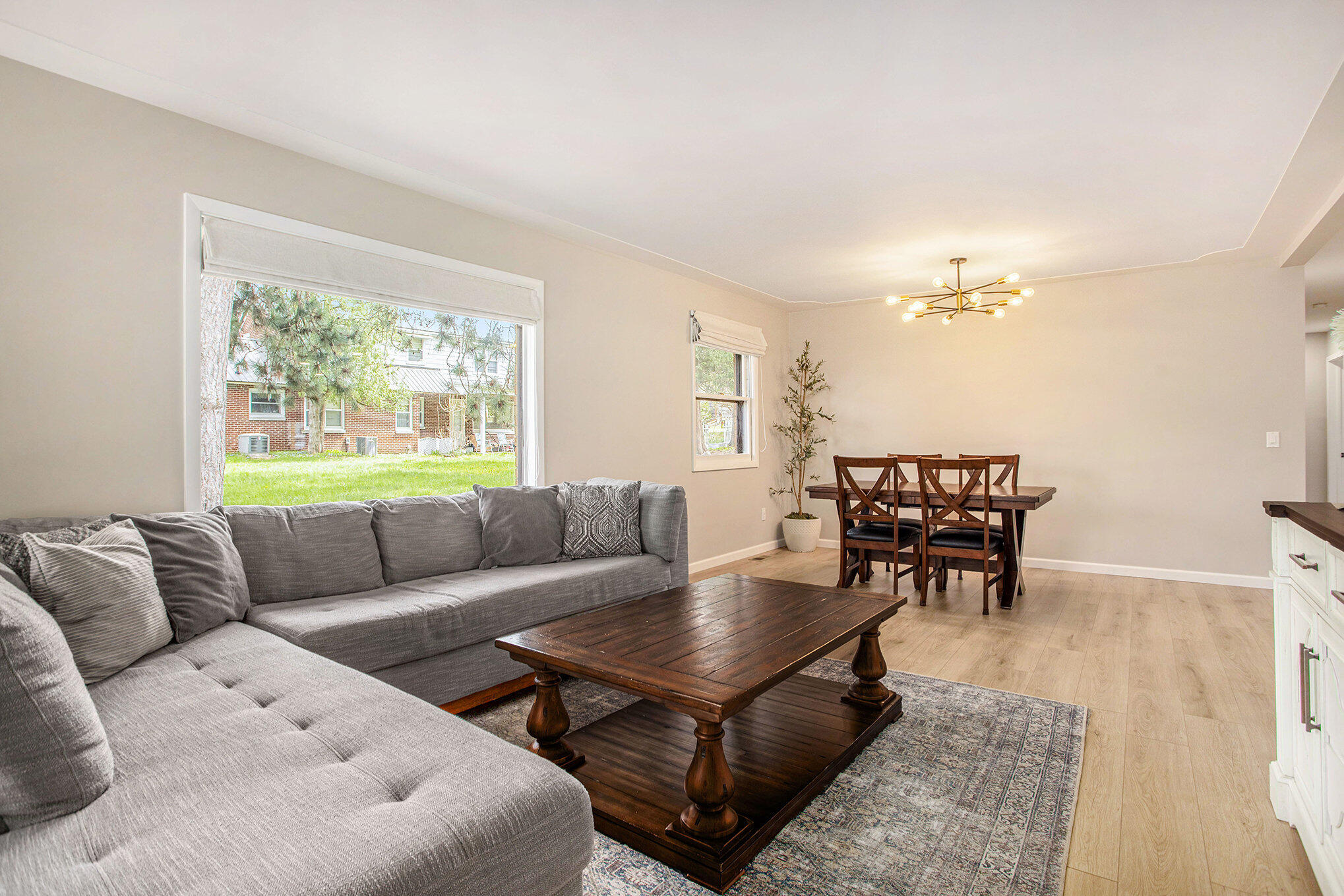 904 W Walnut Street