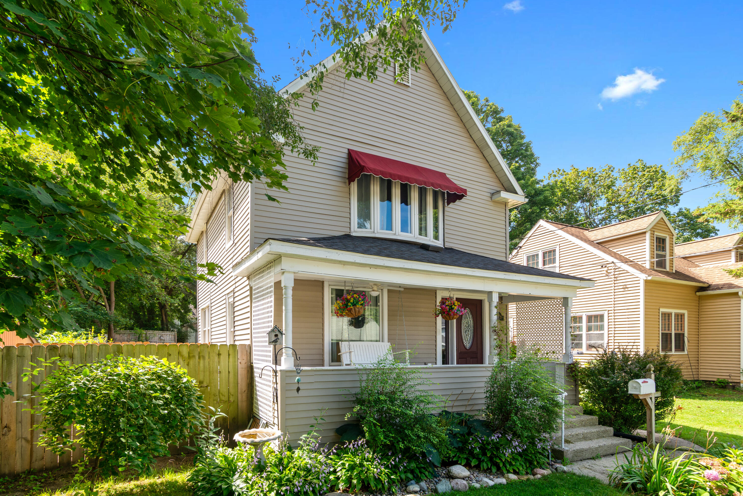 1118 E Alcott Street