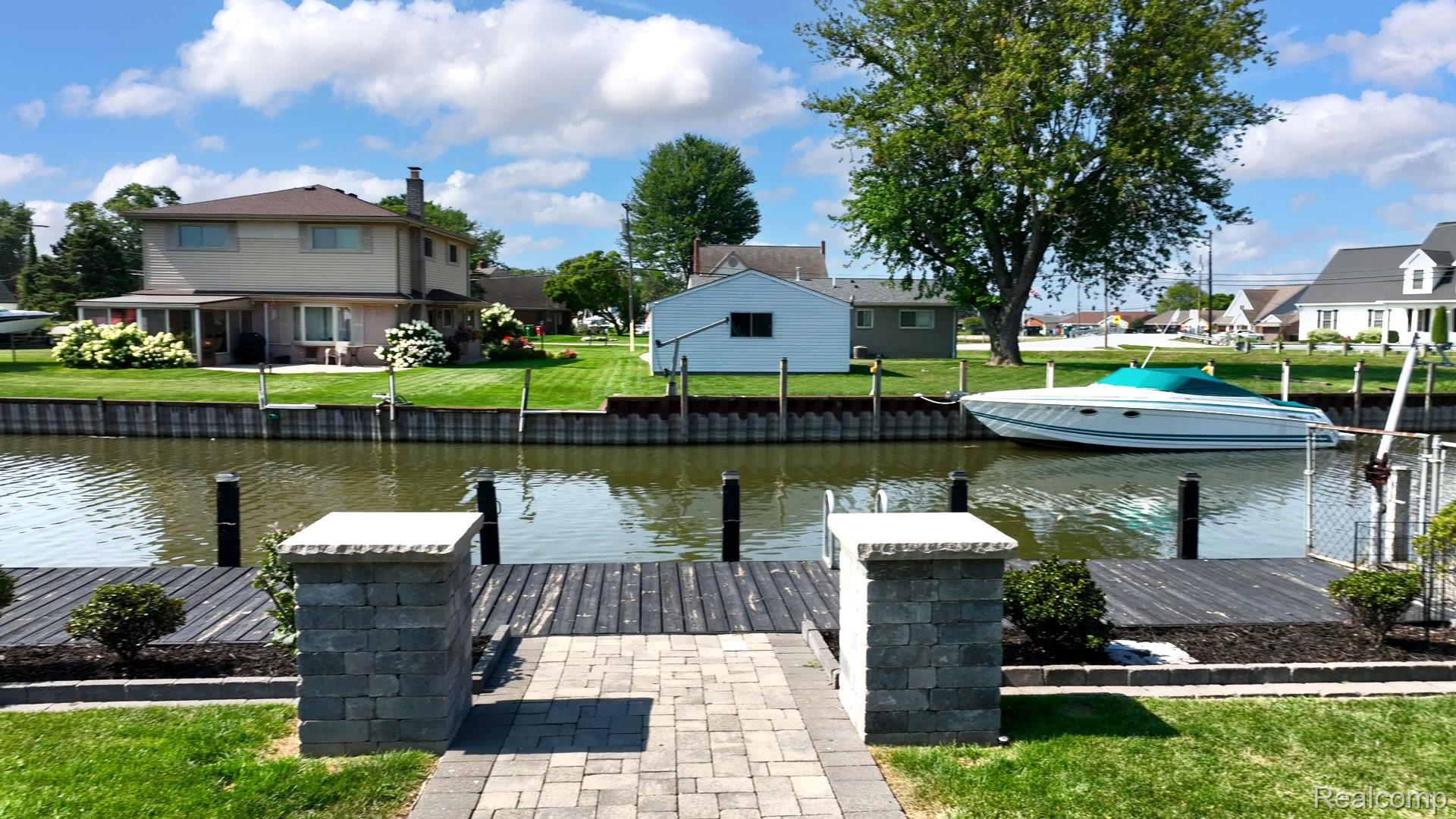 39611 Lakeshore Drive